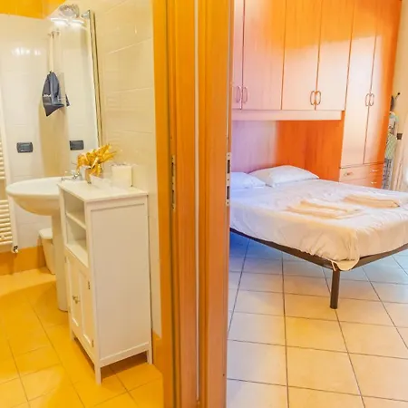 Garden - Italian Homing Apartment Desenzano del Garda